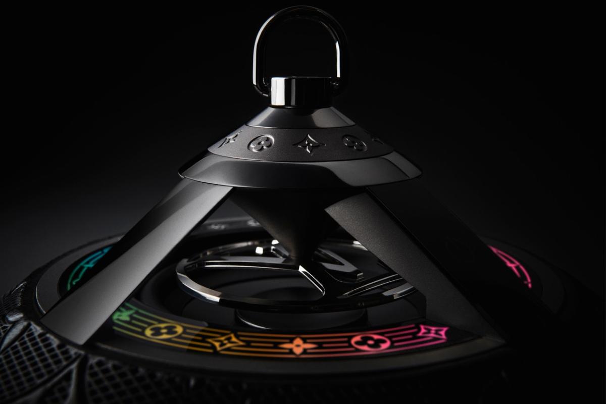 https___hypebeast.com_image_2021_07_louis-vuitton-horizon-light-up-speaker-lv-monogram-release-information-11