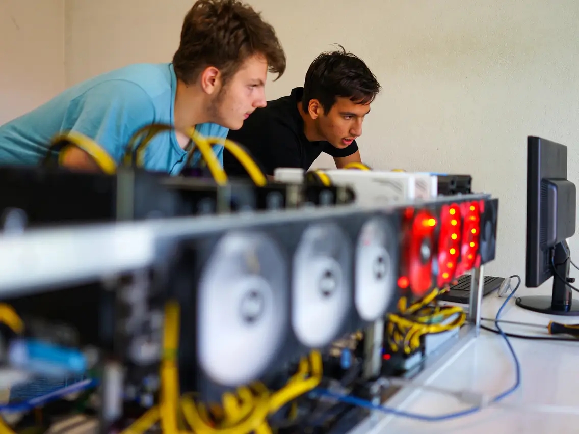 kegiatan melombong bitcoin